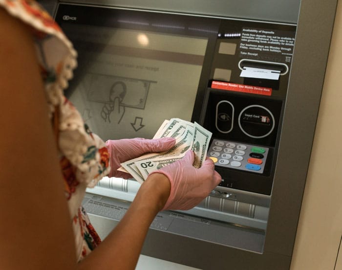9 penolong yang ramah ketika anda menggunakan atm