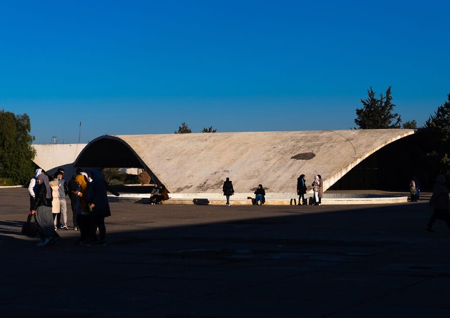 14 universitas mentouri yang dirancang oleh oscar niemeyer afrika utara constantine aljazair