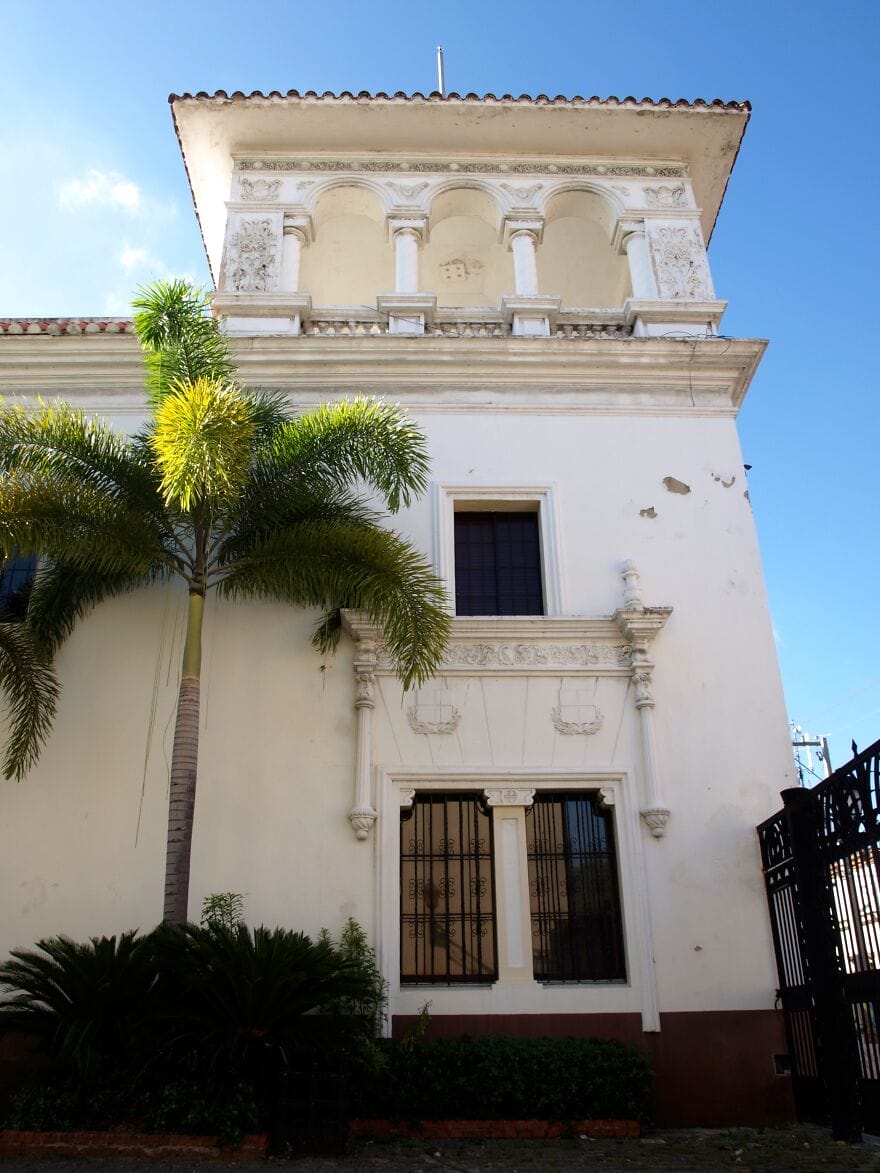 casa del sacramento di kota kolonial