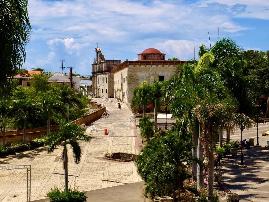 pemandangan dari balkon alcazar de colon
