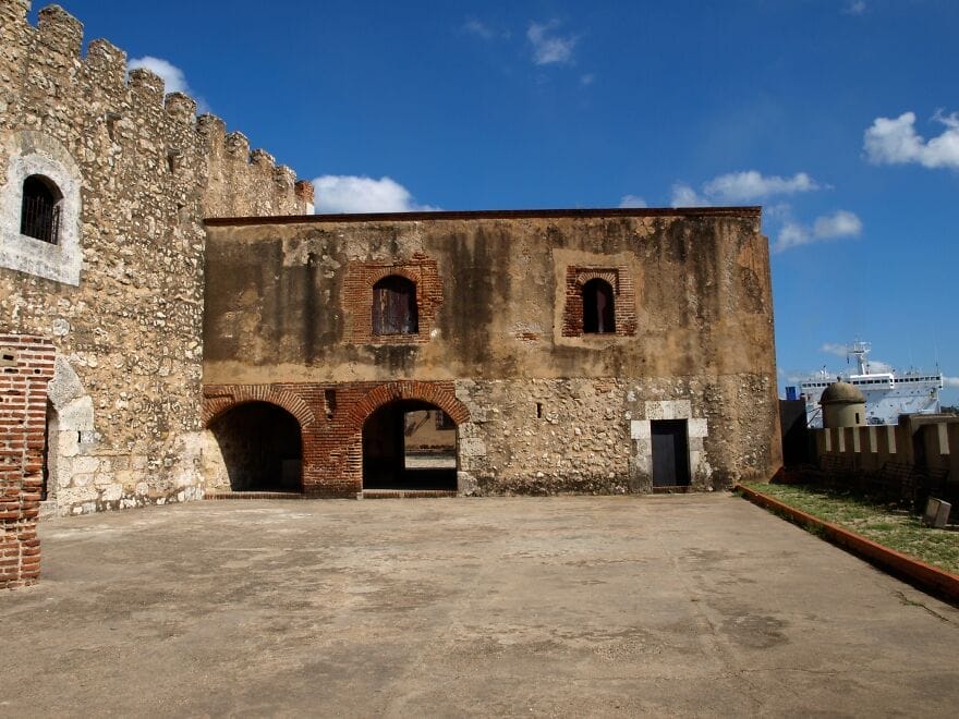 sisi benteng ozama