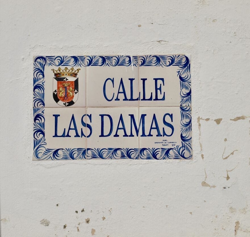 tanda yang menandakan calle las damas