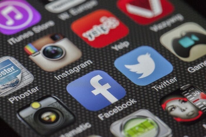 03 jangan berlebihan di media sosial