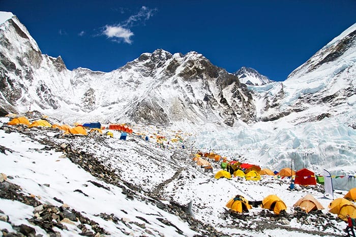 41 mendaki ke base camp gunung everest