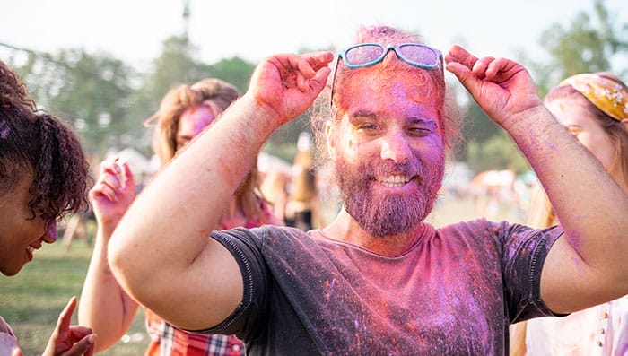 51 menyaksikan festival holi di india