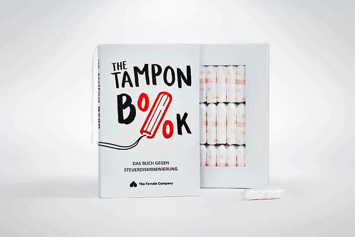 Tampon Dijual Sebagai Buku Dengan Slogan Besar "Hentikan Pajak Menstruasi. Titik