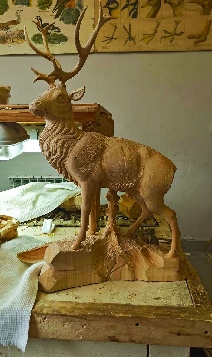 17 carved deer