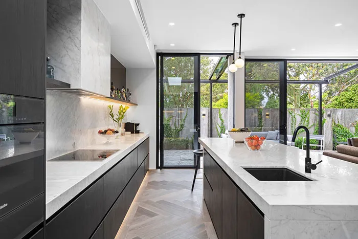 Dapur hitam putih monokromatik