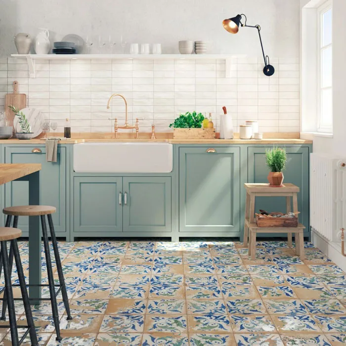 Pernyataan dan lantai dapur berwarna-warni