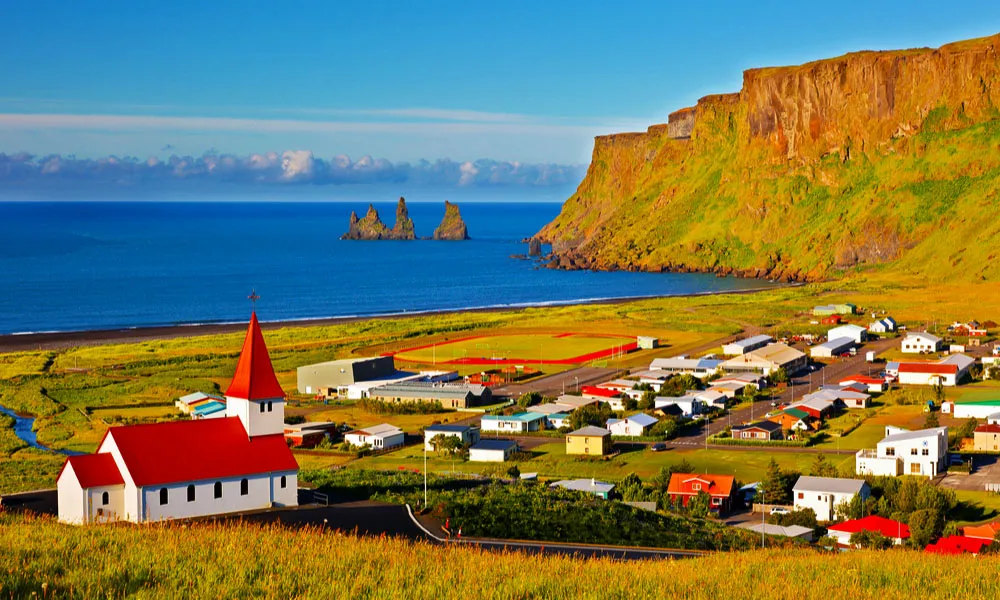 05 Gereja Merah di Puncak Gunung Vik Islandia