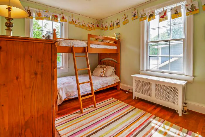 4 Bunked Window Seat For Master Bedroom