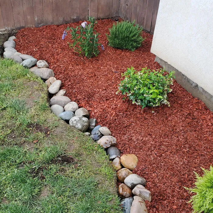 4 Red Mulch With Rocks As Borders