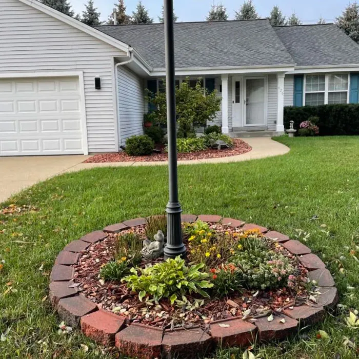 5 Garden Lamp Post With Planter