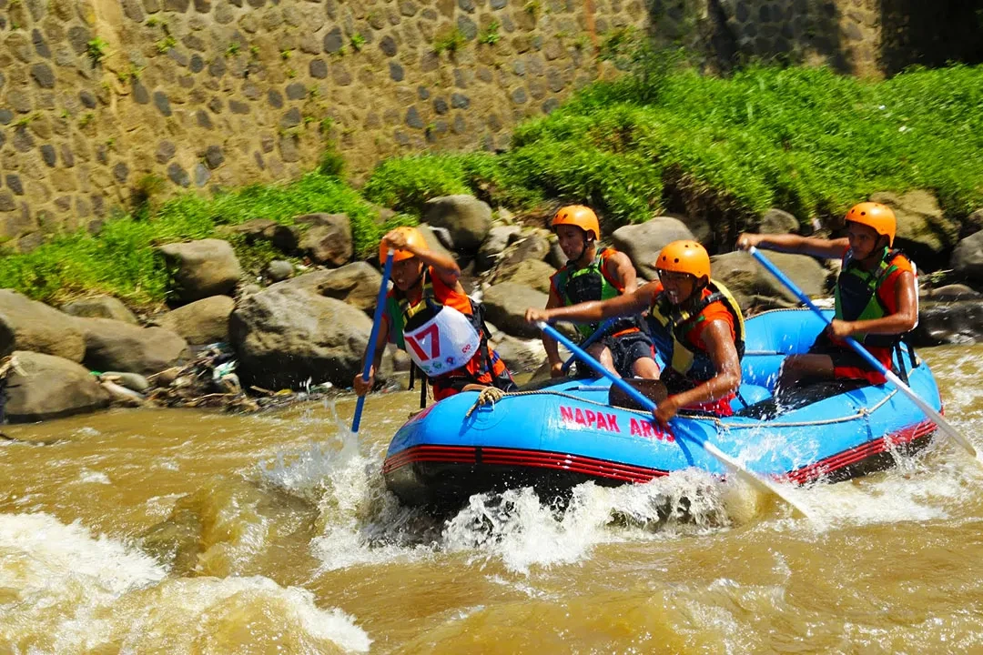 09 arung jeram sungai ciberang