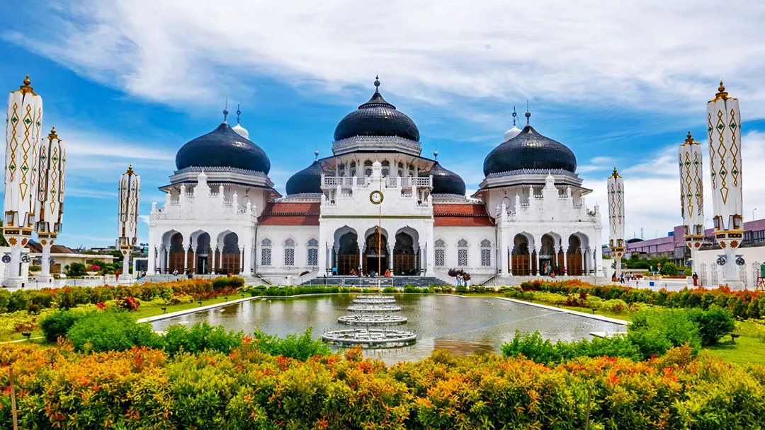 01 baiturrahman grand mosque during daytime hd islamic 1600x900
