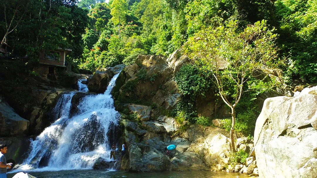 03 Air Terjun Suhom