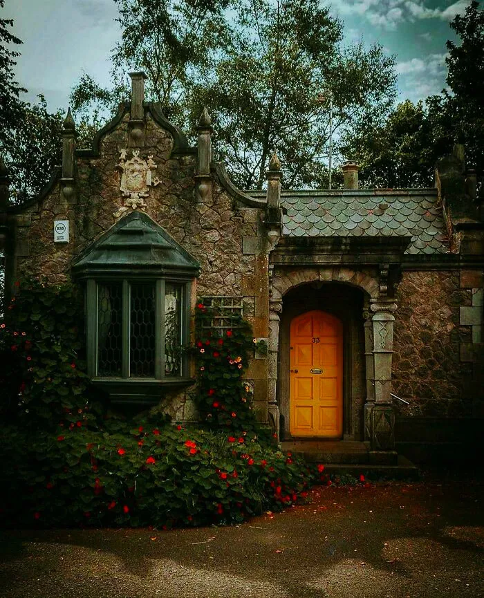 2 Old Gatehouse In Northern Ireland