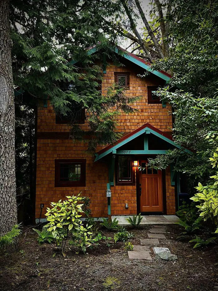 26 Quiet House Nestled Between The Trees In Portland Oregon