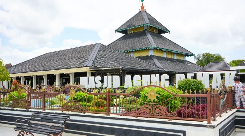 04 Masjid Agung Demak
