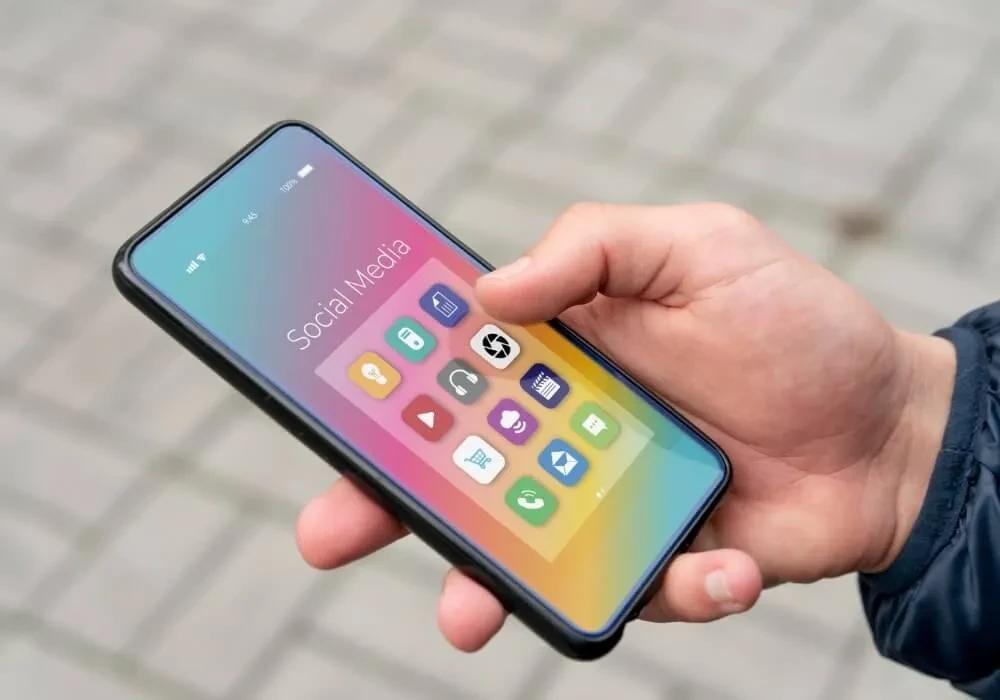 03 ilustrasi handphone