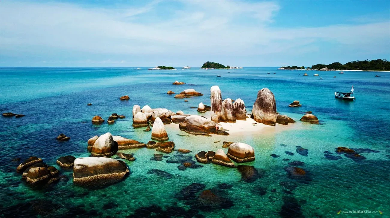 04 Pulau Batu Berlayar di Belitung