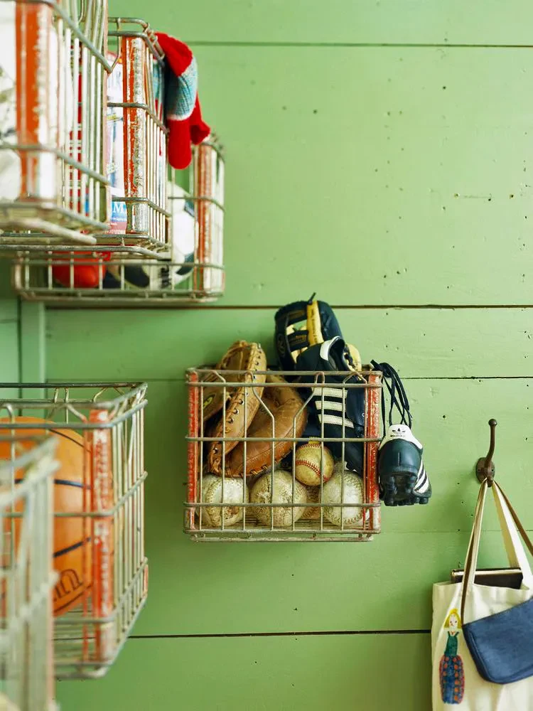 03 storage boxes hanging green wall