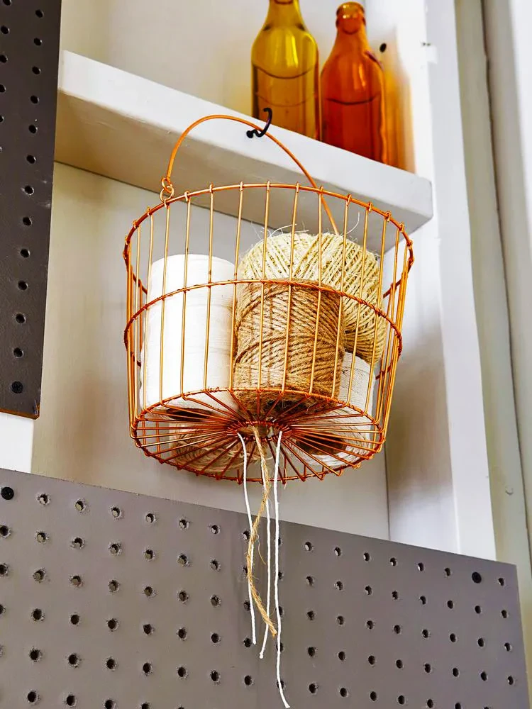 07 hanging basket string shed