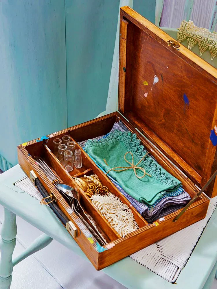 08 rustic wooden gardening toolbox