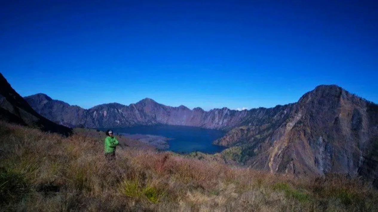 01 gunung rinjani salah satu wisata di nusa tenggara barat