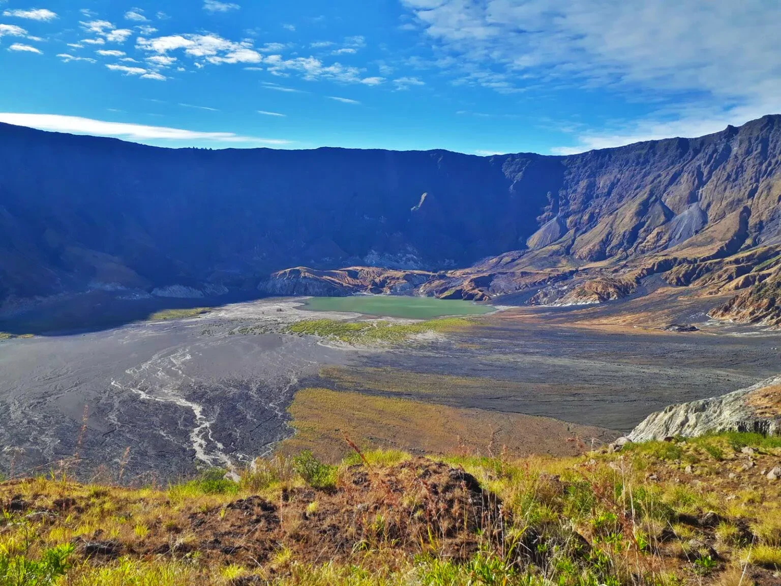 10 Kaldera setinggi 7 km di puncak Tambora Andriano Amos
