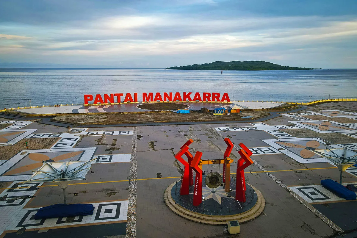 01 Anjungan Pantai Manakarra