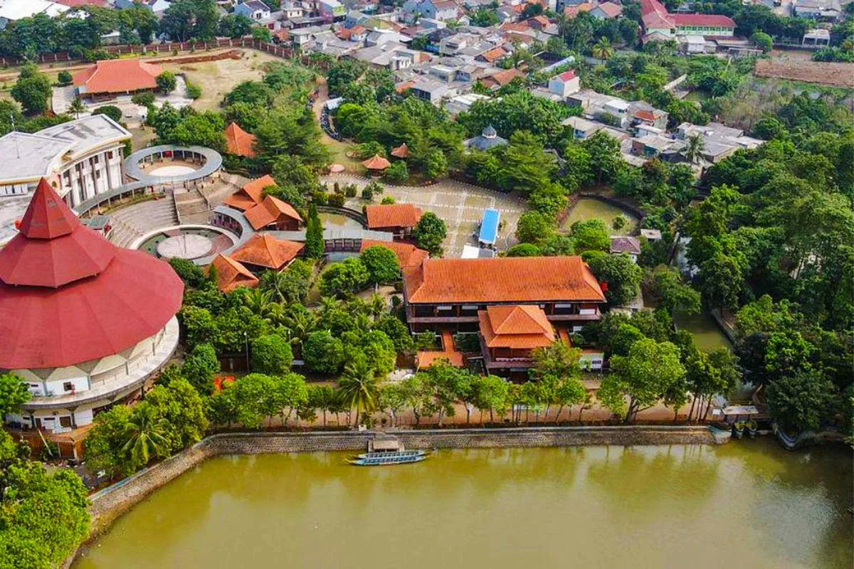 08 Danau di Setu Babakan Kampung Betawi