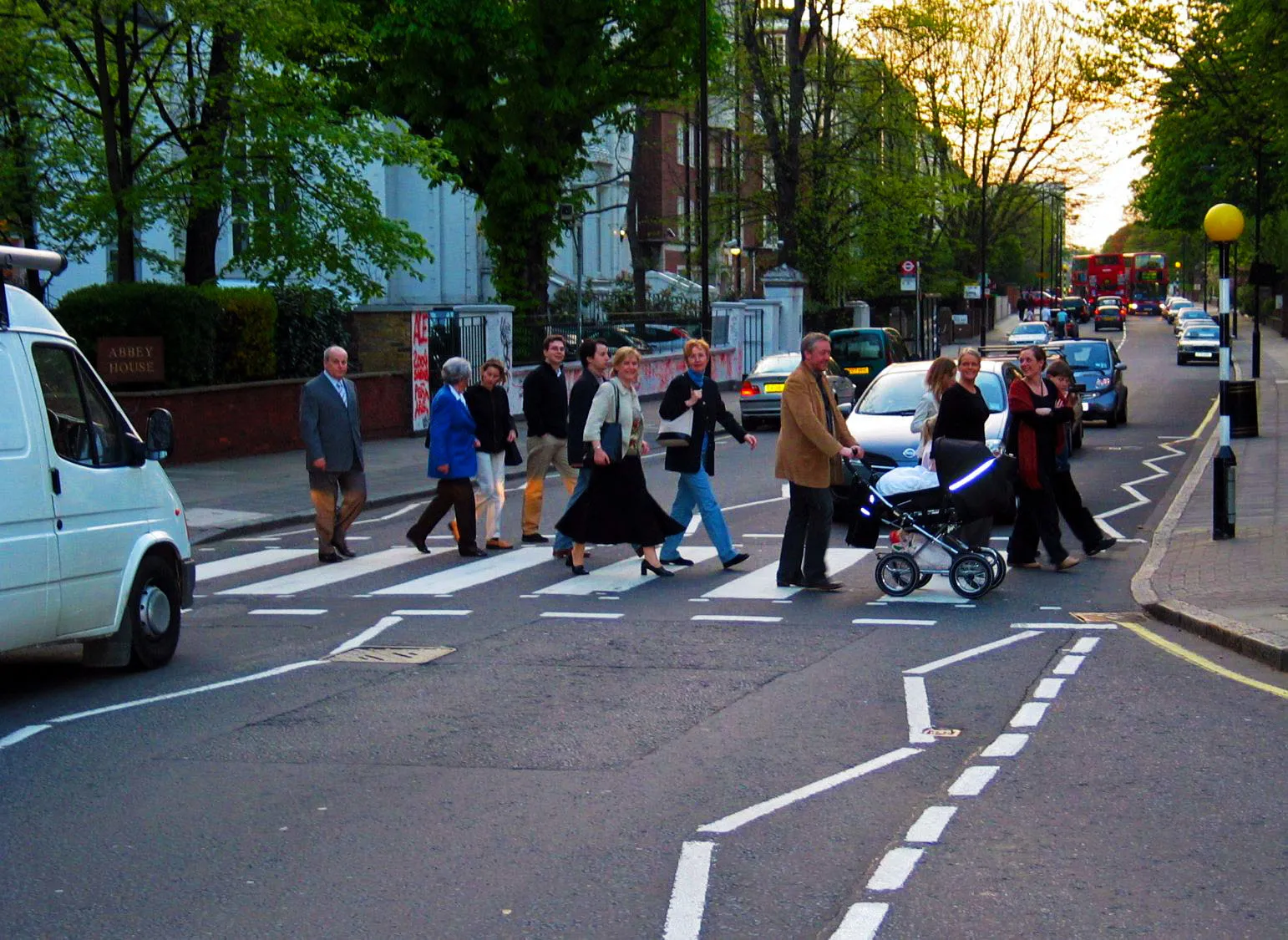 Zebra cross Abbey Road yang ikonik di London