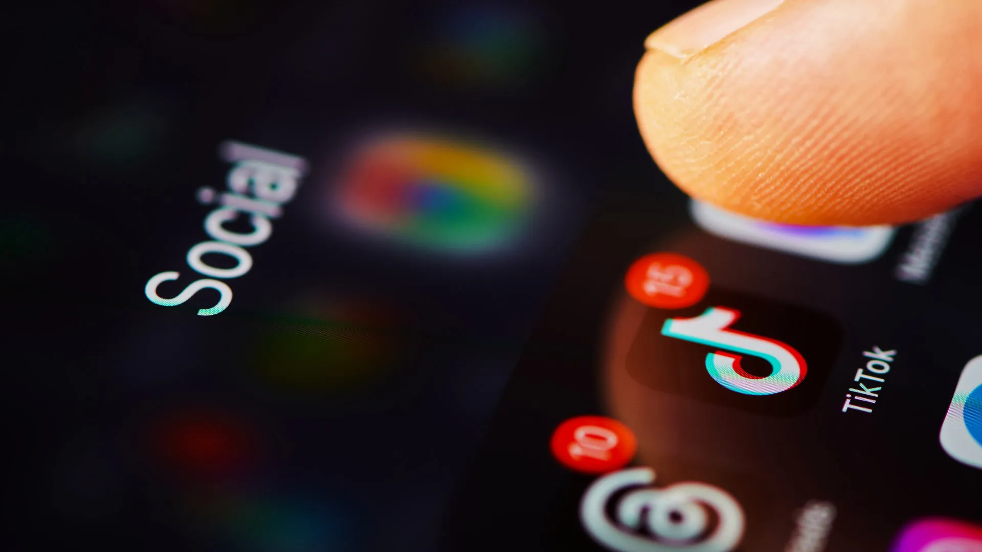 ilustrasi media sosial