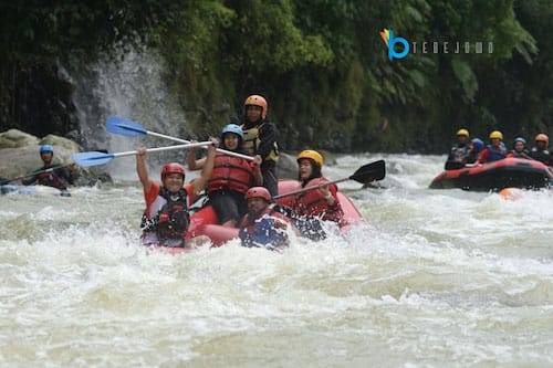 ilustrasi rafting sungai cianten