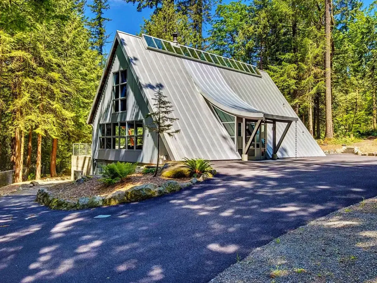 Rumah A-Frame Baja & Kaca