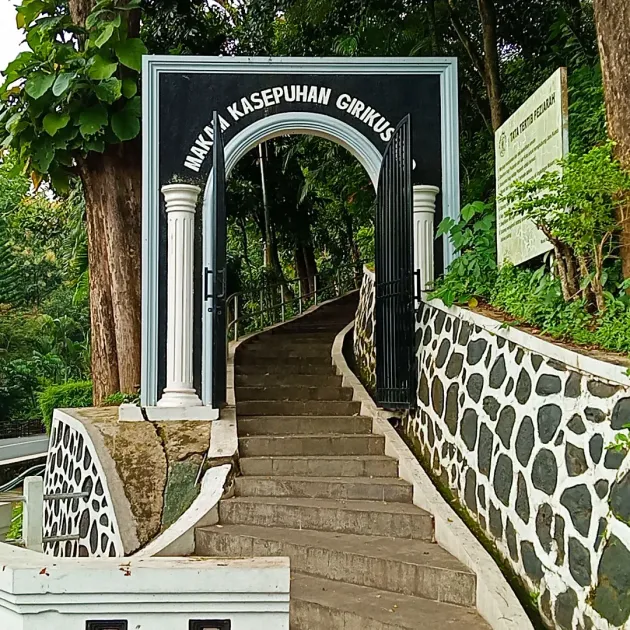 makam-kasepuhan-girikusumo