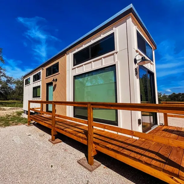The Getaway: Tiny Home Modern 2 Kamar dengan Loteng Nyaman