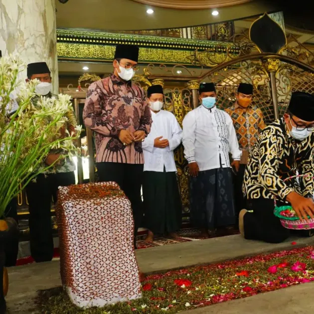 Ilustrasi Makam-Syaikhona-Kholil-Bangkalan Madura