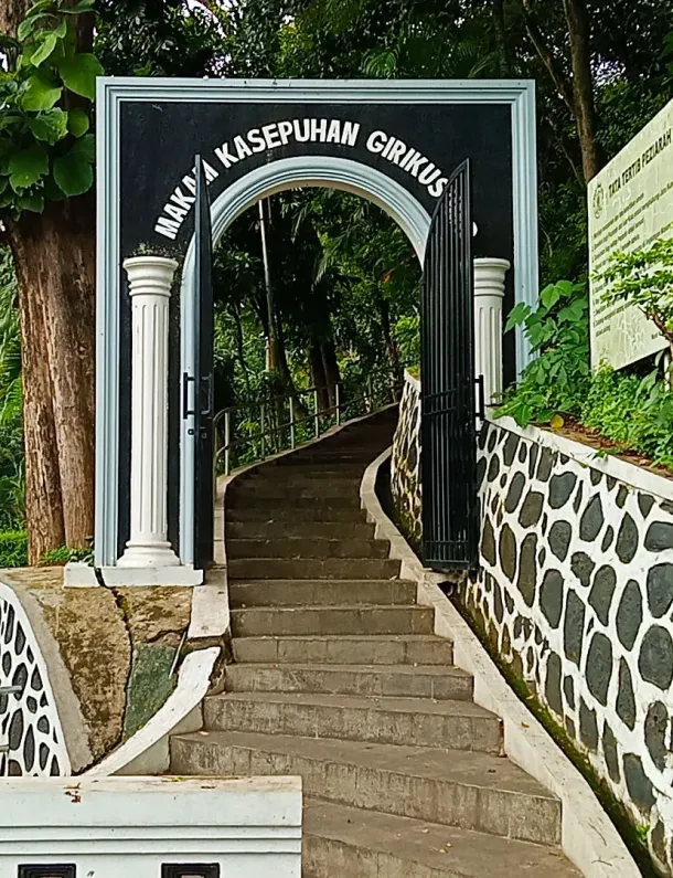 makam-kasepuhan-girikusumo