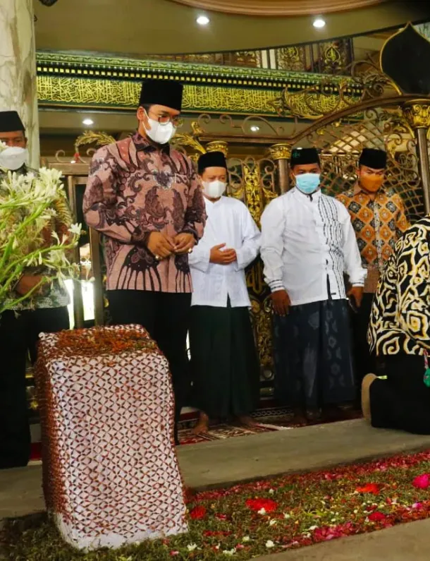 Ilustrasi Makam-Syaikhona-Kholil-Bangkalan Madura