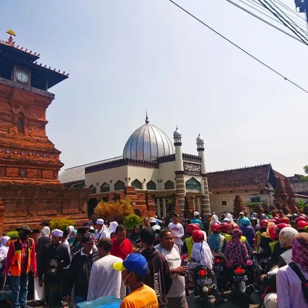 Ilustrasi Rombongan Ziarah Wali