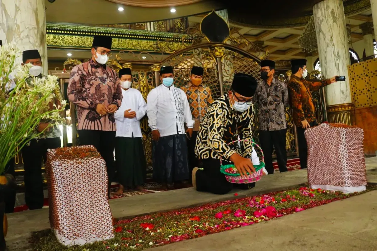Ilustrasi Makam-Syaikhona-Kholil-Bangkalan Madura