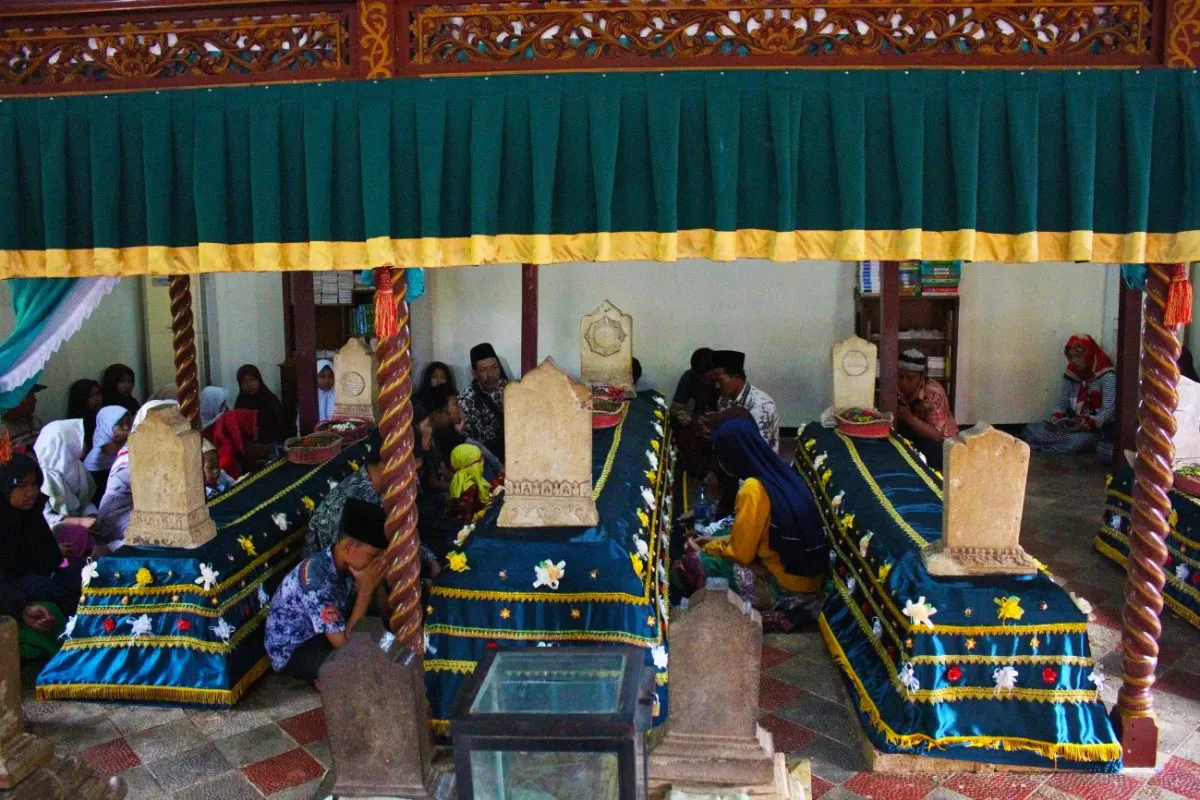 Ilustrasi Makam Ratu Kalinyamat, Jepara, Jawa Tengah