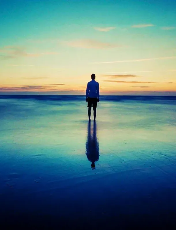 Ilustrasi Pria yang Sedang Sendirian