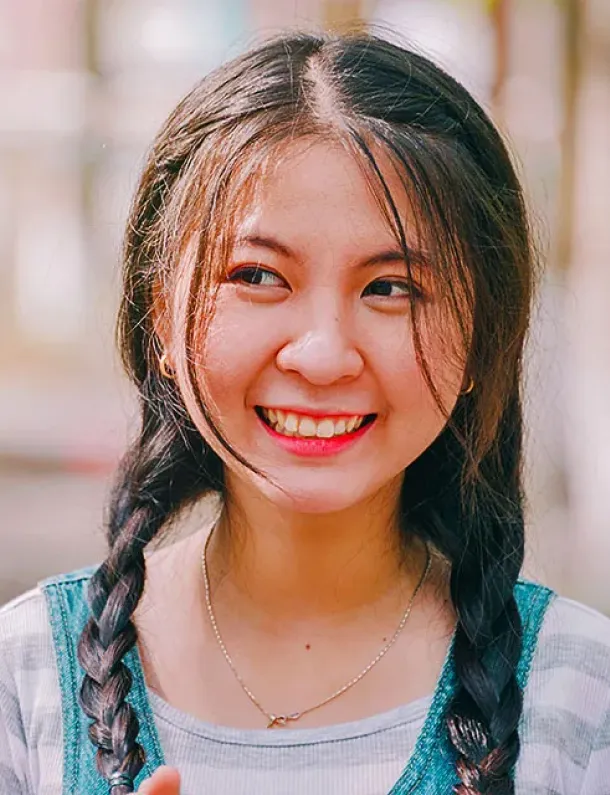 Ilustrasi Perempuan Tersenyum Lebar