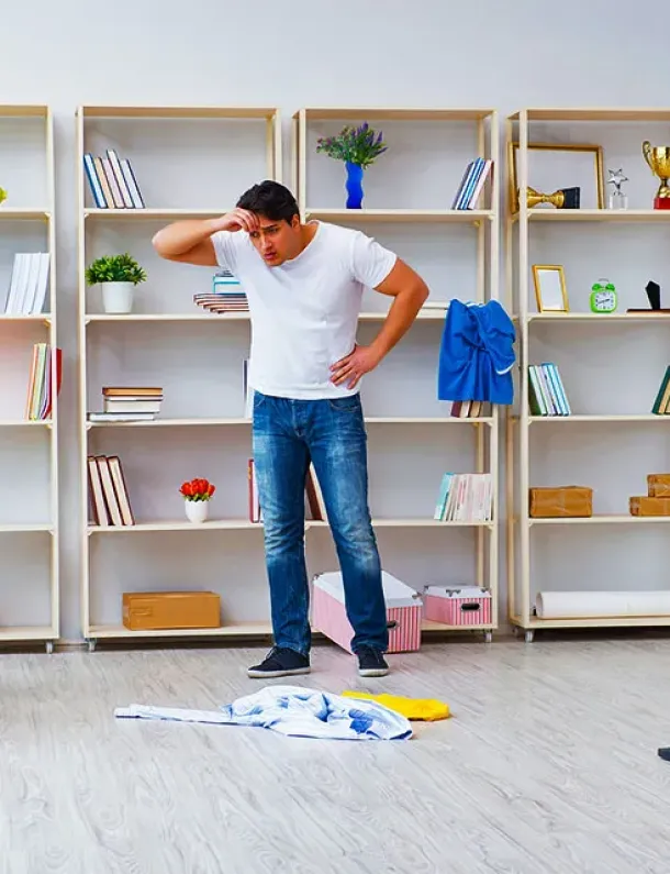 Ilustrasi Pria Membersihkan Ruangan